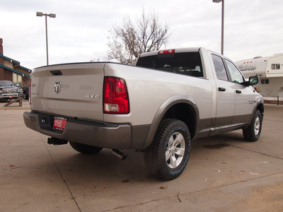 ram 1500 2013 silver pickup truck outdoorsman quad cab truck 4x4 gasoline 8 cylinders 4 wheel drive automatic 80301