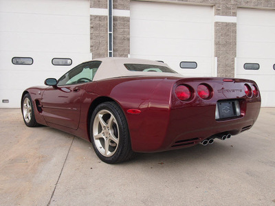 chevrolet corvette 2003 maroon 50th anniversary gasoline 8 cylinders rear wheel drive automatic 80301