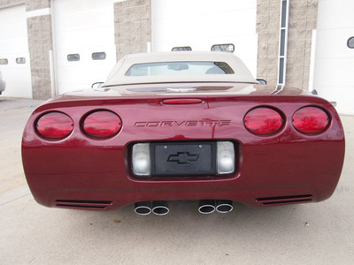 chevrolet corvette 2003 maroon 50th anniversary gasoline 8 cylinders rear wheel drive automatic 80301