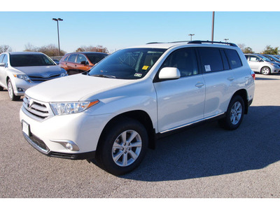 toyota highlander 2013 white suv plus gasoline 4 cylinders front wheel drive automatic 77074