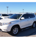 toyota highlander 2013 white suv plus gasoline 6 cylinders front wheel drive automatic 77074
