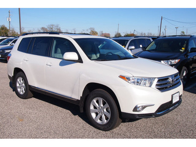 toyota highlander 2013 white suv se gasoline 6 cylinders front wheel drive automatic 77074