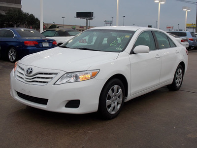 toyota camry 2011 white sedan le gasoline 4 cylinders front wheel drive shiftable automatic 77074