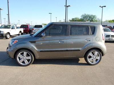 kia soul 2010 gray hatchback gasoline 4 cylinders front wheel drive automatic 75150