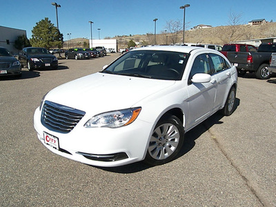 chrysler 200 2012 white sedan lx gasoline 4 cylinders front wheel drive automatic 81212