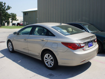 hyundai sonata 2011 tan sedan gls gasoline 4 cylinders front wheel drive not specified 76210