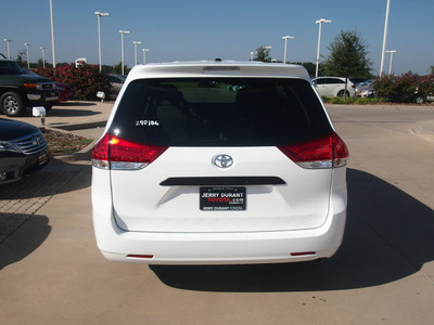 toyota sienna 2013 white van l 7 passenger gasoline 6 cylinders front wheel drive 6 speed automatic 76049