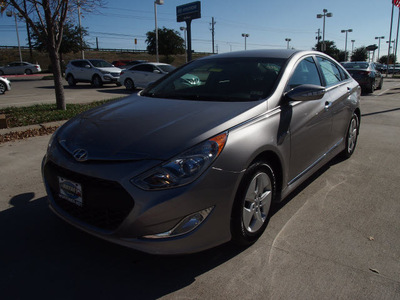 hyundai sonata hybrid 2012 silver sedan 4dr sdn 2 4l hyb at hybrid 4 cylinders front wheel drive automatic 75070