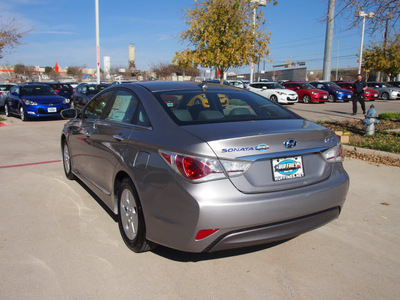 hyundai sonata hybrid 2012 silver sedan 4dr sdn 2 4l hyb at hybrid 4 cylinders front wheel drive automatic 75070