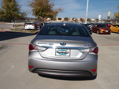 hyundai sonata hybrid 2012 silver sedan 4dr sdn 2 4l hyb at hybrid 4 cylinders front wheel drive automatic 75070