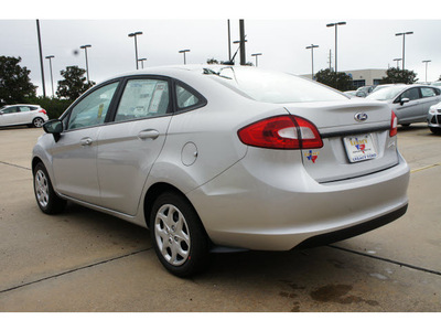 ford fiesta 2013 silver sedan s gasoline 4 cylinders front wheel drive not specified 77471