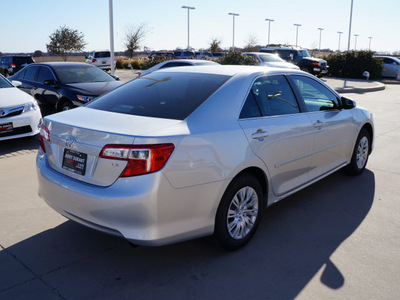 toyota camry 2012 silver sedan le gasoline 4 cylinders front wheel drive automatic 76049