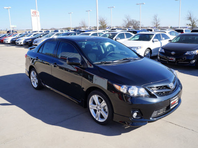 toyota corolla 2013 black sedan s gasoline 4 cylinders front wheel drive automatic 76049