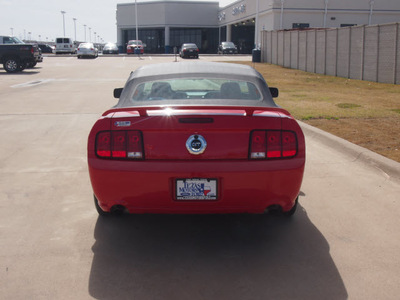 ford mustang 2005 red gt deluxe gasoline 8 cylinders rear wheel drive automatic 76108