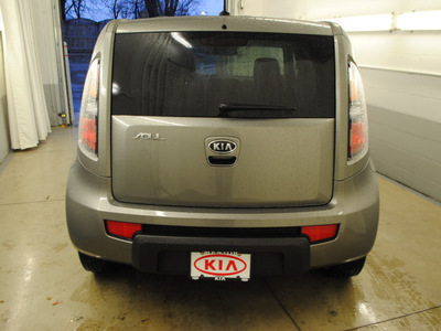 kia soul 2011 lt  gray hatchback soul gasoline 4 cylinders front wheel drive automatic 44060