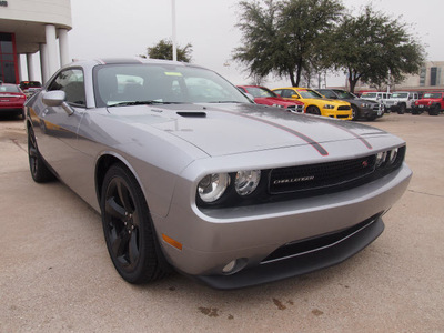dodge challenger 2013 silver coupe r t plus gasoline 8 cylinders rear wheel drive automatic 75093