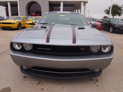 dodge challenger 2013 silver coupe r t plus gasoline 8 cylinders rear wheel drive automatic 75093