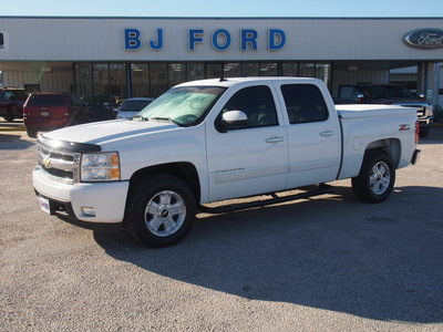 chevrolet silverado 1500 2007 white ltz z71 gasoline 8 cylinders rear wheel drive automatic with overdrive 77575