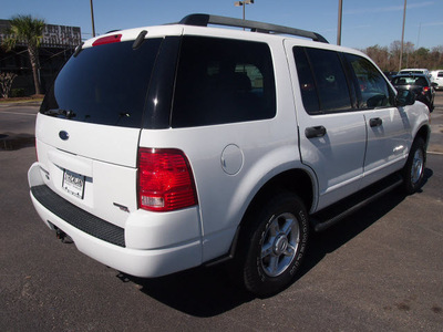 ford explorer 2005 white suv xlt flex fuel 6 cylinders 4 wheel drive automatic with overdrive 77581