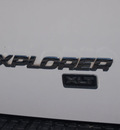 ford explorer 2005 white suv xlt flex fuel 6 cylinders 4 wheel drive automatic with overdrive 77581