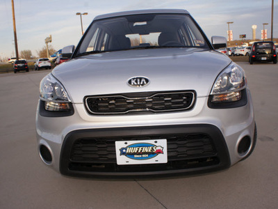 kia soul 2013 silver gasoline 4 cylinders front wheel drive manual 76205