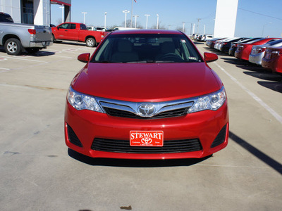 toyota camry 2013 red sedan le gasoline 4 cylinders front wheel drive automatic 75110