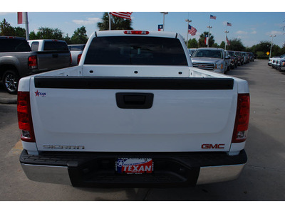 gmc sierra 1500 2013 summit whtdk titan sl flex fuel 8 cylinders 2 wheel drive 4 speed automatic 77338