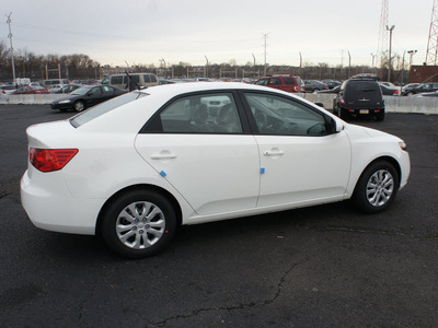 kia forte 2013 clear white sedan lx gasoline 4 cylinders front wheel drive automatic 19153