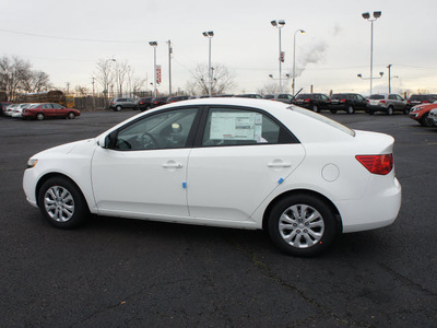 kia forte 2013 clear white sedan lx gasoline 4 cylinders front wheel drive automatic 19153
