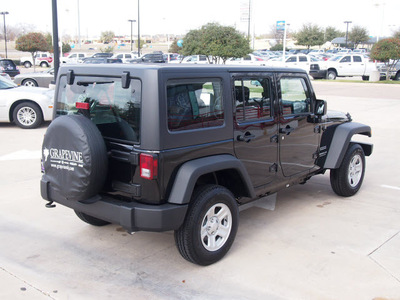 jeep wrangler unlimited 2013 black suv sport gasoline 6 cylinders 4 wheel drive automatic 76051