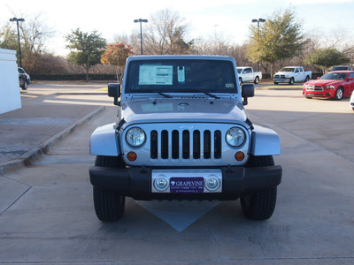 jeep wrangler unlimited 2013 silver suv sahara gasoline 6 cylinders 4 wheel drive automatic 76051