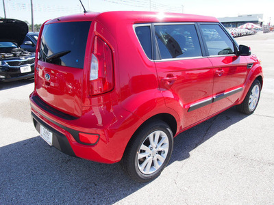 kia soul 2013 red wagon soul gasoline 4 cylinders front wheel drive automatic 77539