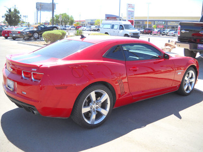 chevrolet camaro 2010 red coupe ss gasoline 8 cylinders rear wheel drive standard 79925