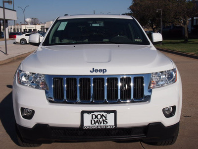 jeep grand cherokee 2013 white suv laredo x gasoline 6 cylinders 2 wheel drive automatic 76011