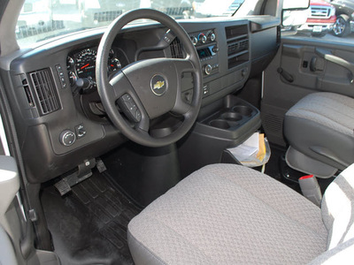 chevrolet express cutaway 2013 white van 3500 flex fuel 8 cylinders rear wheel drive automatic 75067