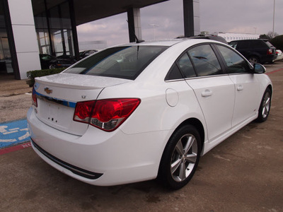 chevrolet cruze 2012 white sedan lt gasoline 4 cylinders front wheel drive automatic 75067