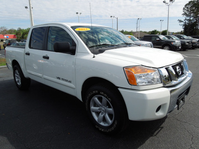 nissan titan 2012 white sv gasoline 8 cylinders 2 wheel drive automatic 34474