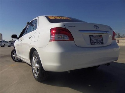 toyota yaris 2007 white sedan gasoline 4 cylinders front wheel drive automatic 90241