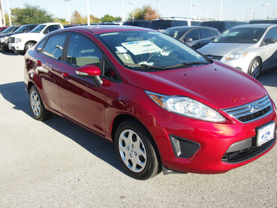 ford fiesta 2013 red sedan se gasoline 4 cylinders front wheel drive automatic 77074