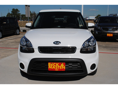 kia soul 2013 clear white wagon audio upgrade gasoline 4 cylinders front wheel drive 6 speed automatic 77375