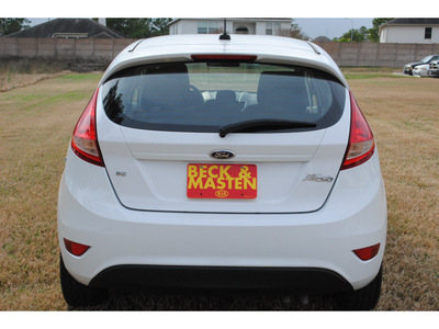 ford fiesta 2012 white hatchback se gasoline 4 cylinders front wheel drive automatic 77375