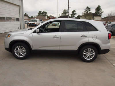 kia sorento 2014 bright silver lx 7 pass gasoline 4 cylinders front wheel drive automatic 77375