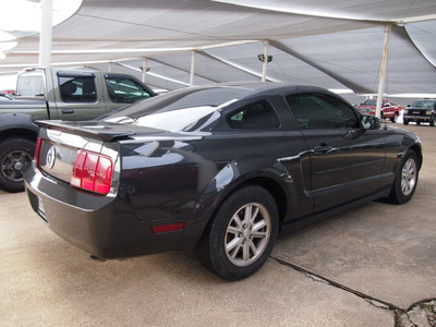 ford mustang 2008 gray coupe v6 deluxe gasoline 6 cylinders rear wheel drive automatic 76018
