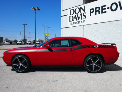 dodge challenger 2011 maroon coupe se flex fuel 6 cylinders rear wheel drive automatic 76011