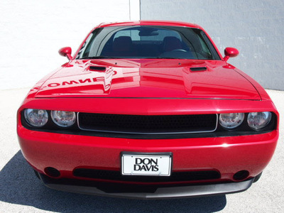 dodge challenger 2011 maroon coupe se flex fuel 6 cylinders rear wheel drive automatic 76011