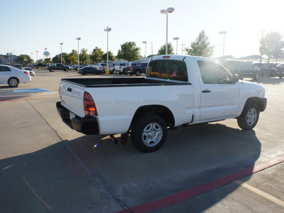 toyota tacoma 2012 white gasoline 4 cylinders 2 wheel drive automatic 76116