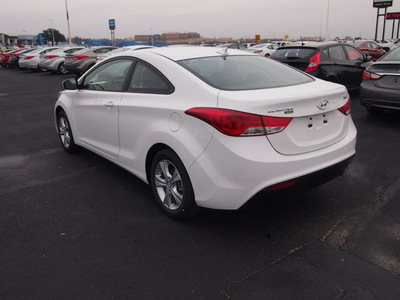 hyundai elantra coupe 2013 white coupe gs gasoline 4 cylinders front wheel drive automatic 76234