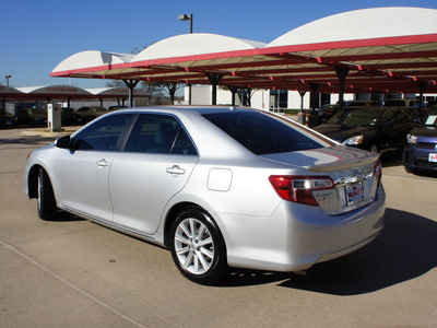 toyota camry 2012 silver sedan xle gasoline 6 cylinders front wheel drive automatic 76210