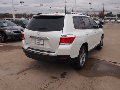 toyota highlander 2013 white suv limited gasoline 6 cylinders front wheel drive automatic 76116