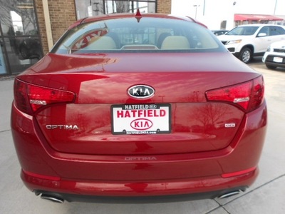 kia optima 2013 red sedan lx gasoline 4 cylinders front wheel drive 6 speed automatic 43228